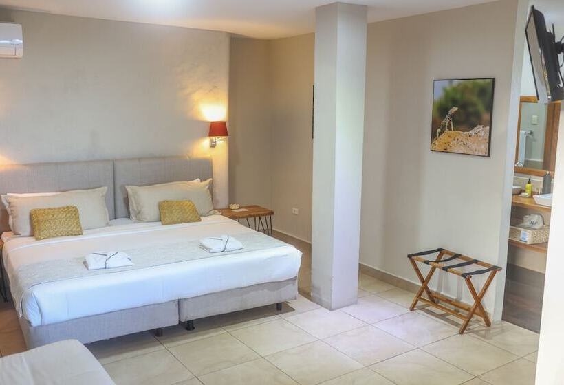 סוויטת ג'וניור, Blu Galapagos Sustainable Waterfront Lodge