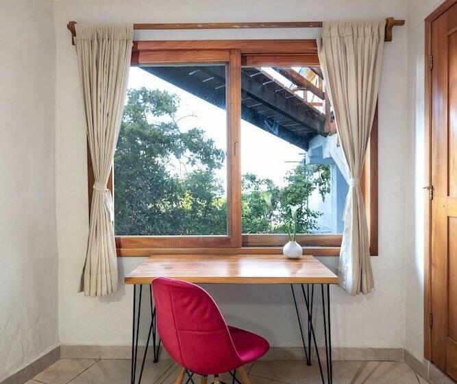 סוויטת ג'וניור, Blu Galapagos Sustainable Waterfront Lodge