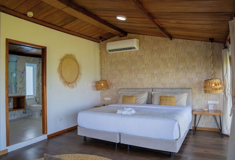 סוויטה, Blu Galapagos Sustainable Waterfront Lodge