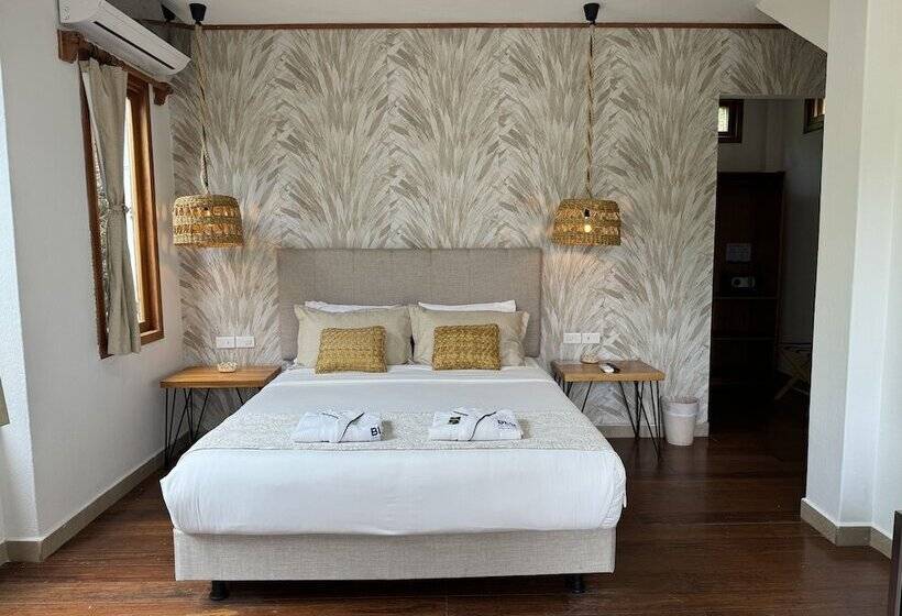 סוויטת ג'וניור, Blu Galapagos Sustainable Waterfront Lodge