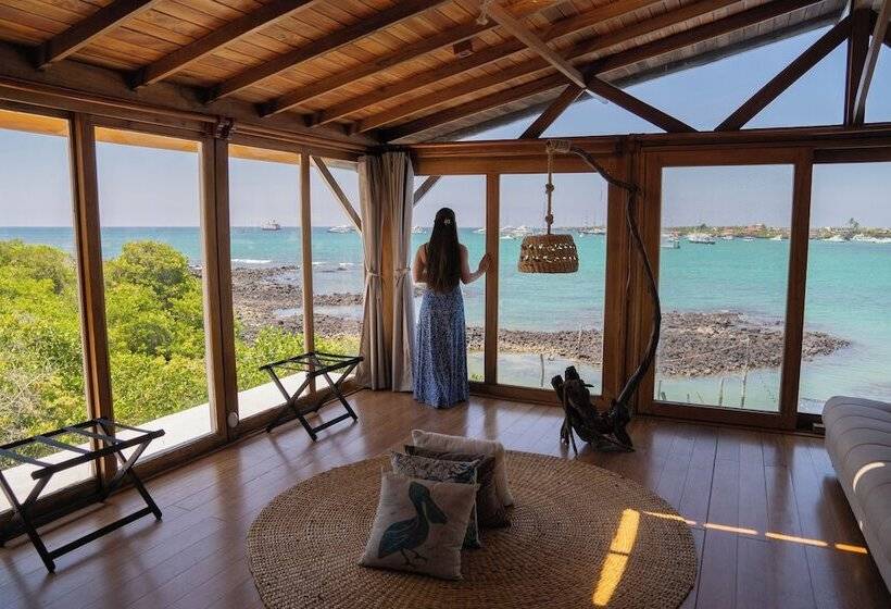 סוויטה, Blu Galapagos Sustainable Waterfront Lodge