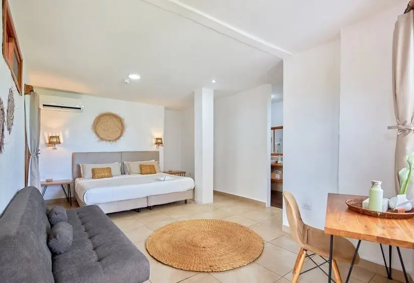 سوییت جونیور, Blu Galapagos Sustainable Waterfront Lodge