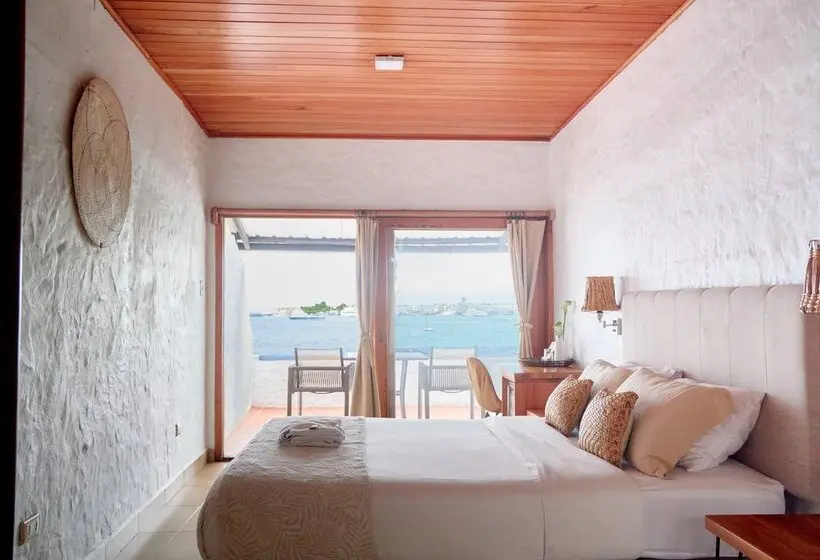 سوییت جونیور, Blu Galapagos Sustainable Waterfront Lodge