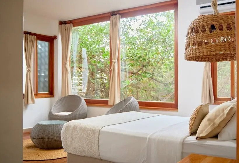 سوییت جونیور, Blu Galapagos Sustainable Waterfront Lodge