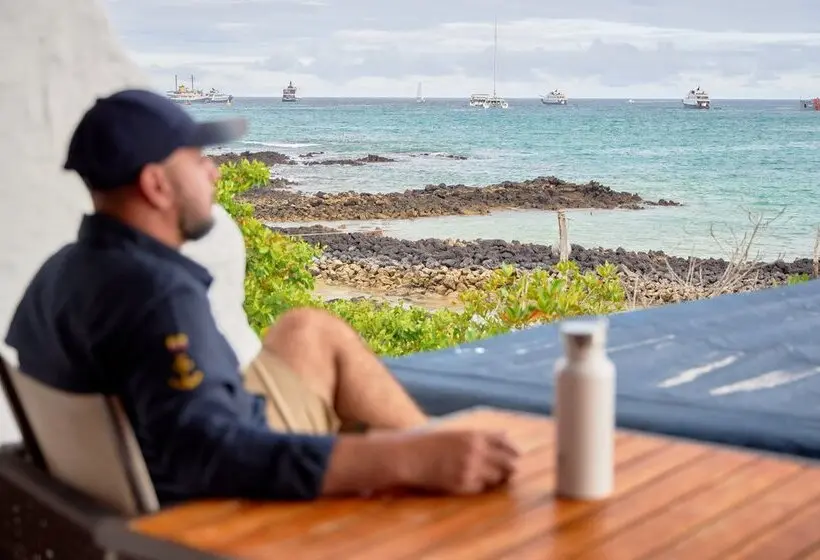 سوییت جونیور, Blu Galapagos Sustainable Waterfront Lodge