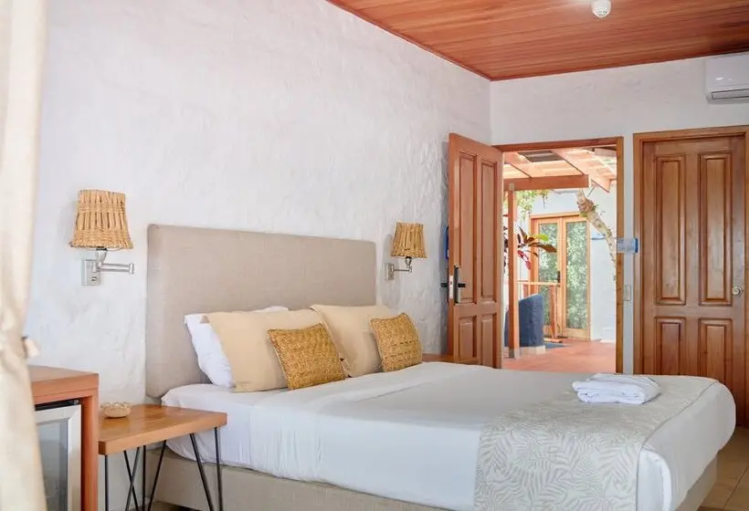 سوییت جونیور, Blu Galapagos Sustainable Waterfront Lodge