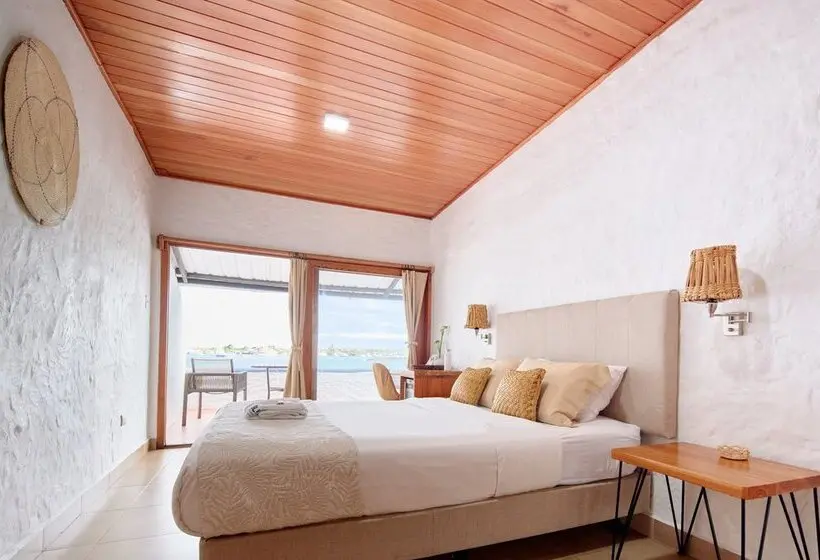 سوییت جونیور, Blu Galapagos Sustainable Waterfront Lodge