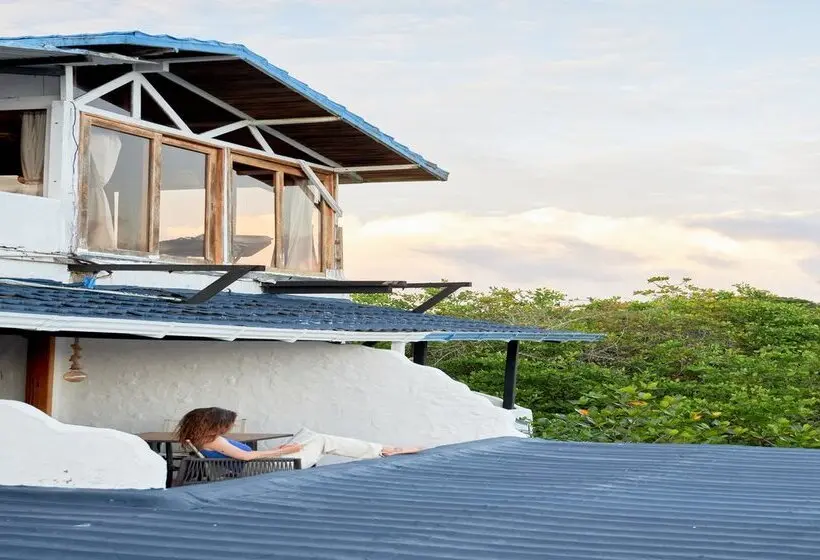 سوییت جونیور, Blu Galapagos Sustainable Waterfront Lodge
