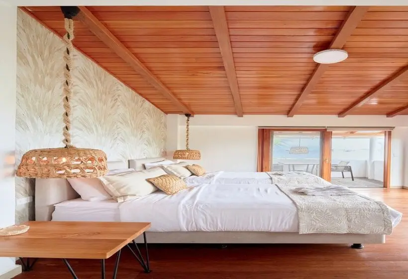 سوییت, Blu Galapagos Sustainable Waterfront Lodge