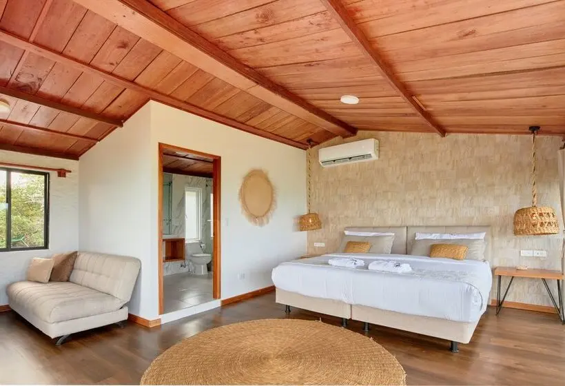 سوییت, Blu Galapagos Sustainable Waterfront Lodge