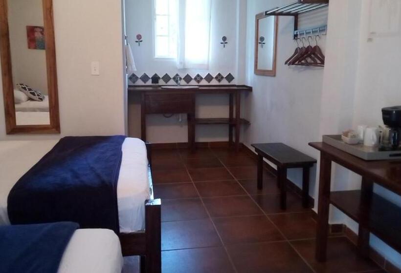 Семейный Номер Вид на Сад, Coffee Mountain Inn