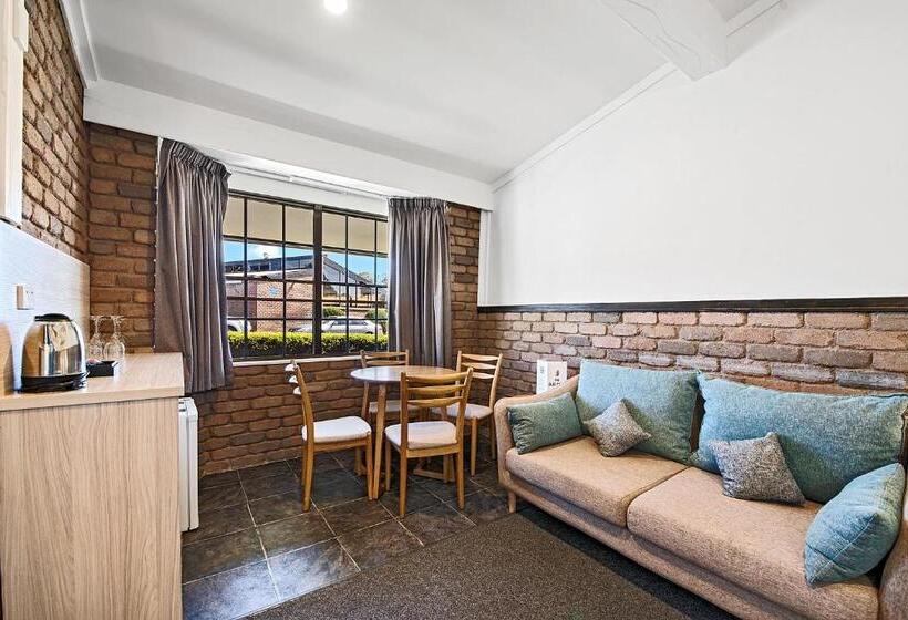 高级套房, Olde Tudor