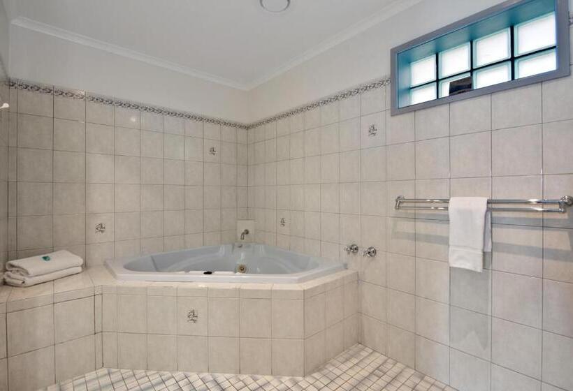 带大床的套房, Olde Tudor