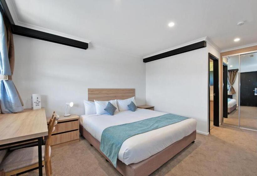 סוויטה אקזקיוטיב, Olde Tudor