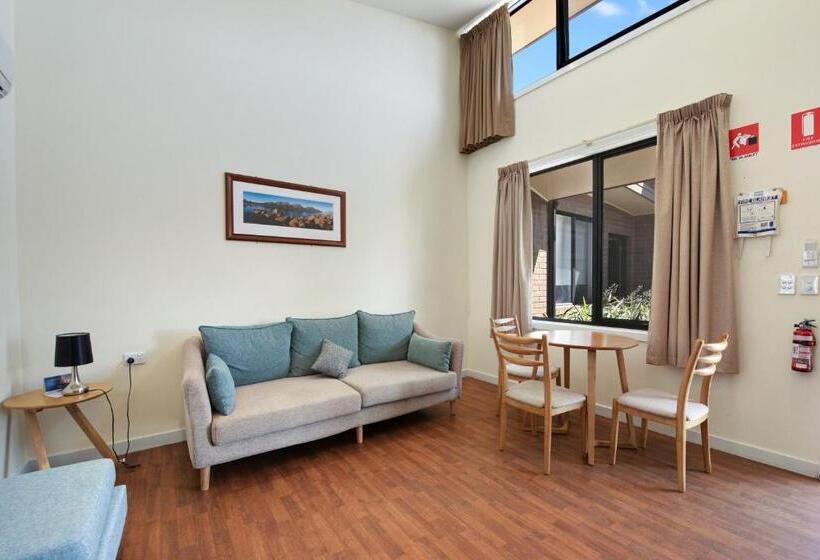 带2个卧室的套房, Olde Tudor