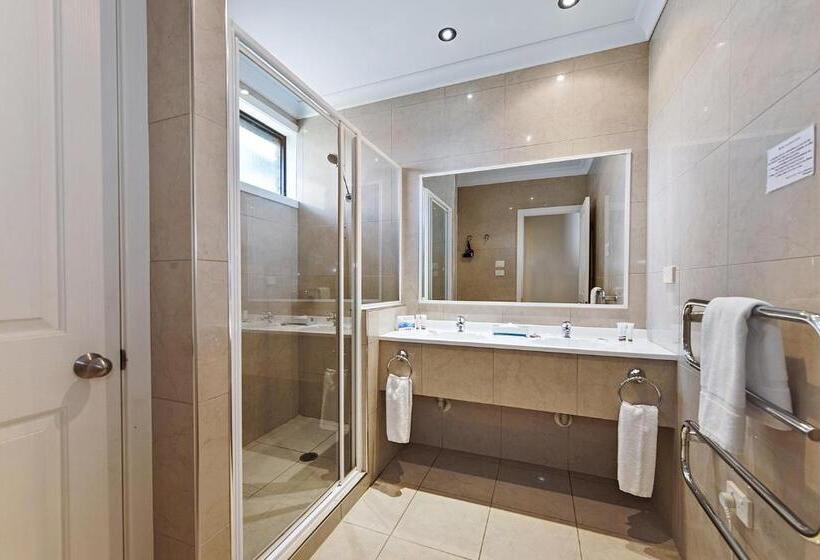 两卧行政公寓, Olde Tudor