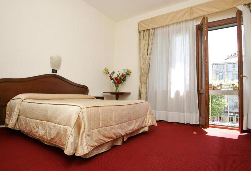 اتاق استاندارد یک نفره, Cristallo