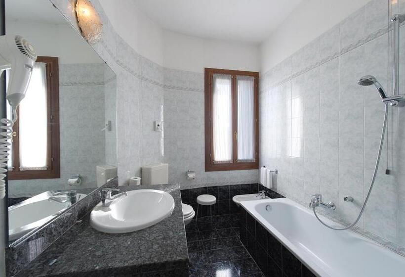 Habitació Triple Comfort, Cristallo