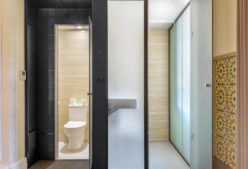 اتاق لوکس خانوادگی, Criterion Hotel Sydney