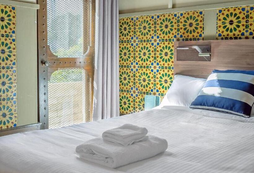 اتاق لوکس خانوادگی, Criterion Hotel Sydney