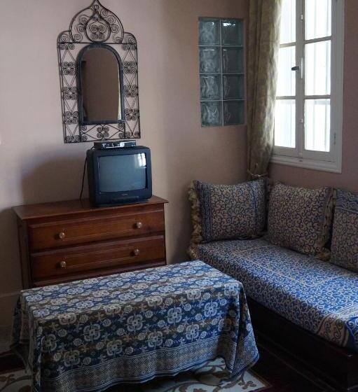 اتاق استاندارد سه نفره, Dar Omar Khayam