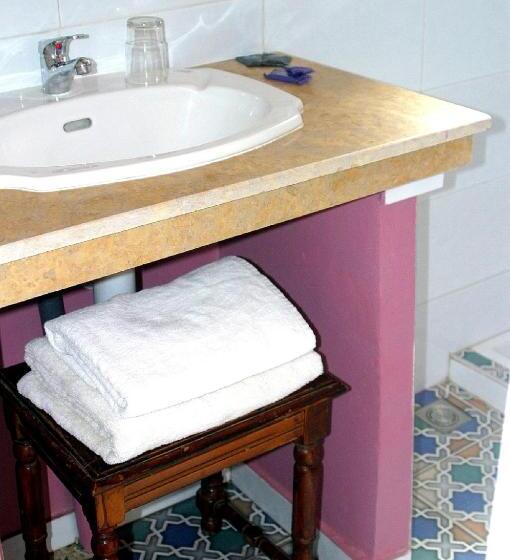 اتاق استاندارد سه نفره, Dar Omar Khayam