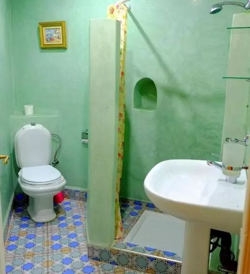 سوییت لوکس, Dar Omar Khayam