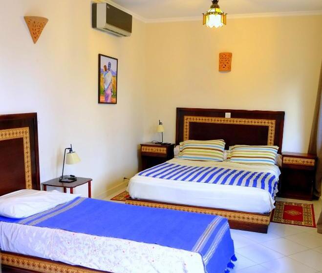 سوییت لوکس, Dar Omar Khayam