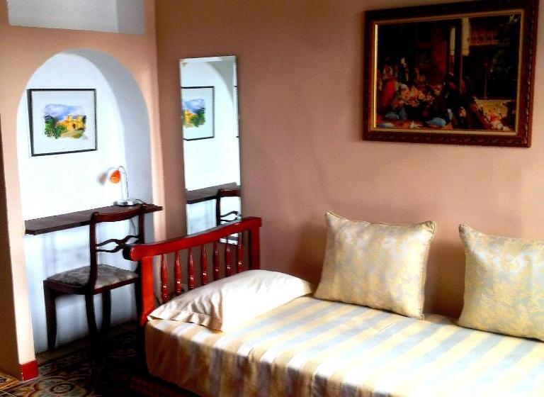 سوییت لوکس, Dar Omar Khayam