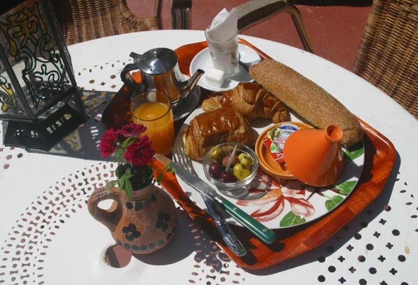 اتاق استاندارد سه نفره, Dar Omar Khayam