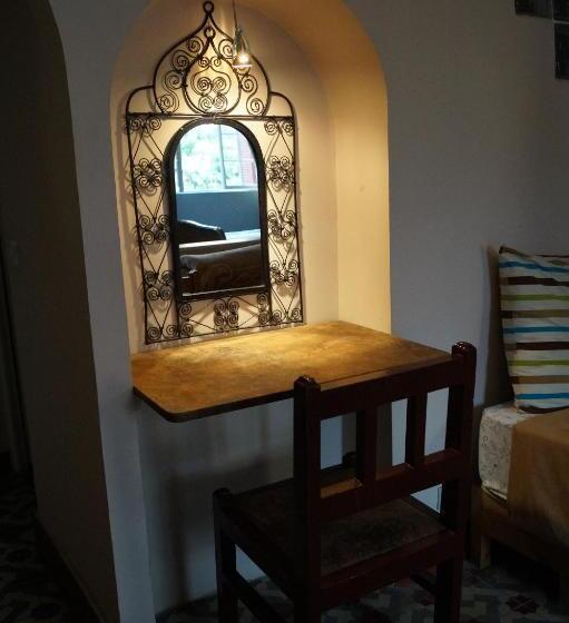 سوییت لوکس, Dar Omar Khayam