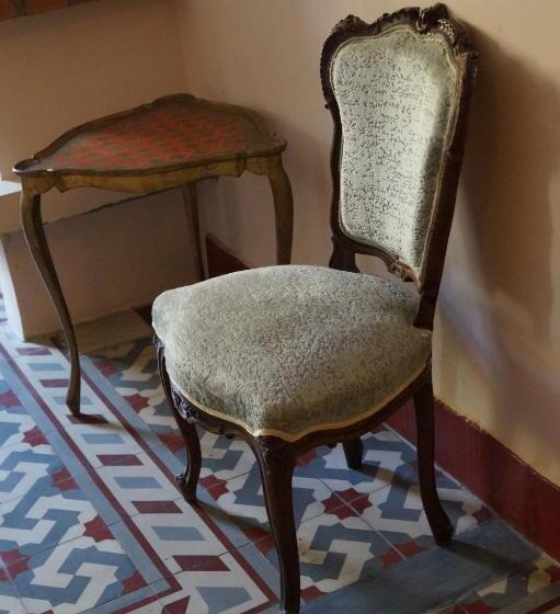 سوییت لوکس, Dar Omar Khayam