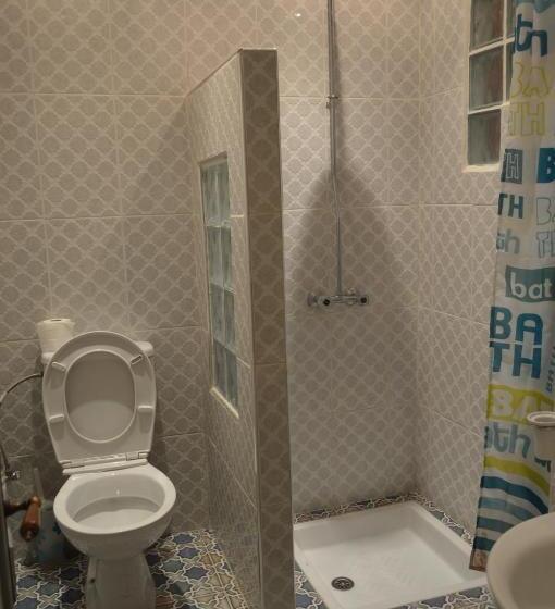 سوییت لوکس, Dar Omar Khayam