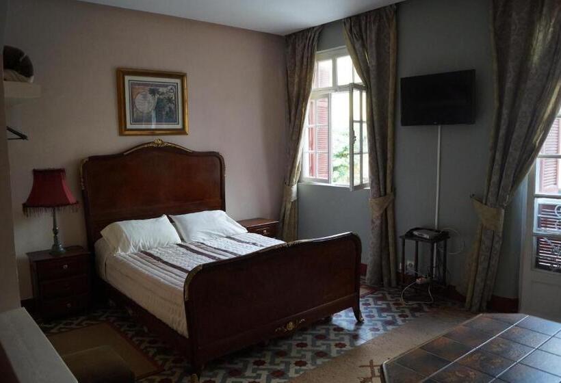 سوییت لوکس, Dar Omar Khayam