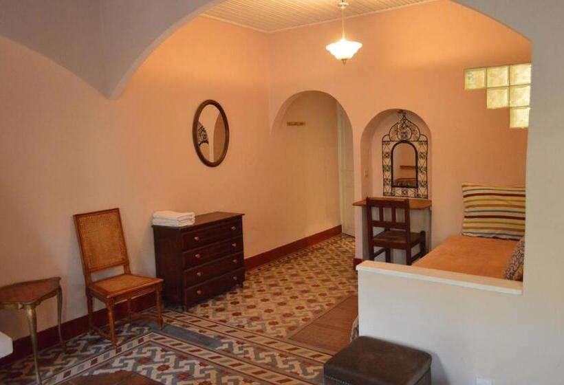 سوییت لوکس, Dar Omar Khayam