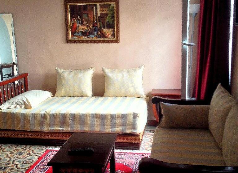 سوییت لوکس, Dar Omar Khayam