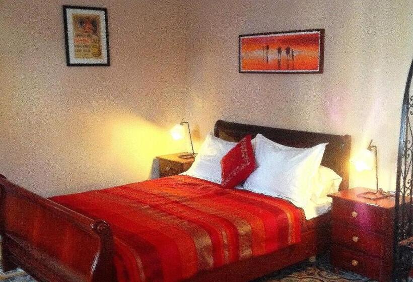 سوییت لوکس, Dar Omar Khayam