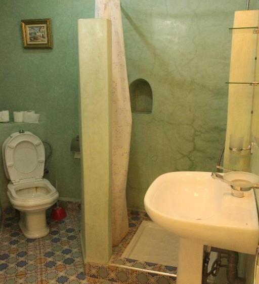 سوییت لوکس, Dar Omar Khayam