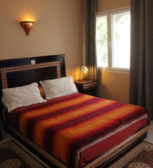 سوییت لوکس, Dar Omar Khayam