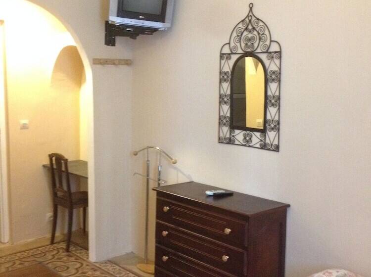 اتاق استاندارد سه نفره, Dar Omar Khayam