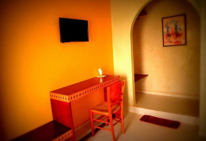 سوییت لوکس, Dar Omar Khayam