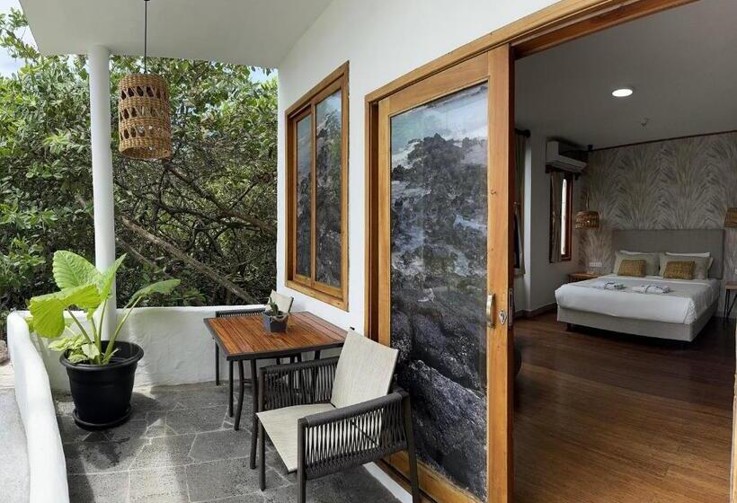 סוויטת ג'וניור, Blu Galapagos Sustainable Waterfront Lodge