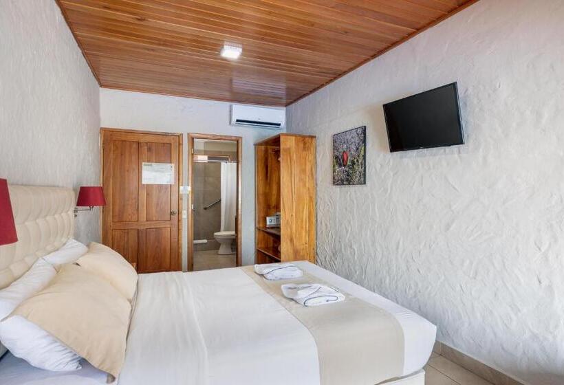 סוויטת ג'וניור, Blu Galapagos Sustainable Waterfront Lodge