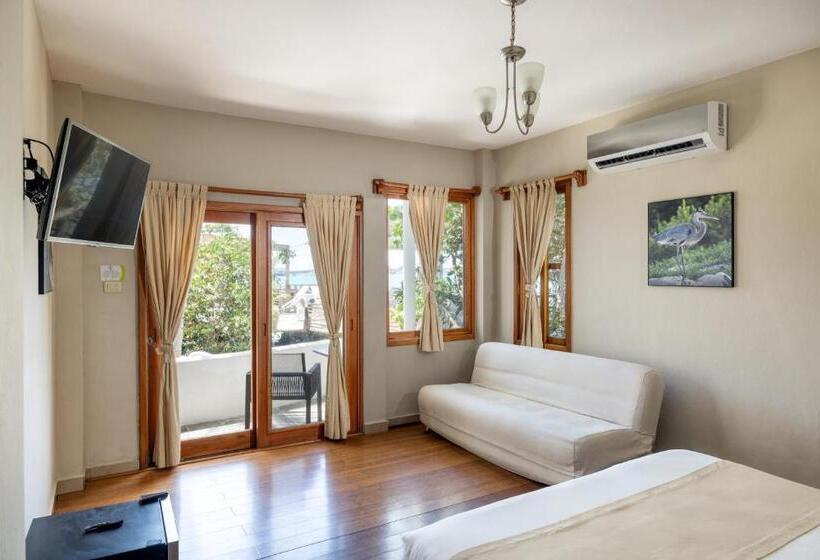 סוויטת ג'וניור, Blu Galapagos Sustainable Waterfront Lodge