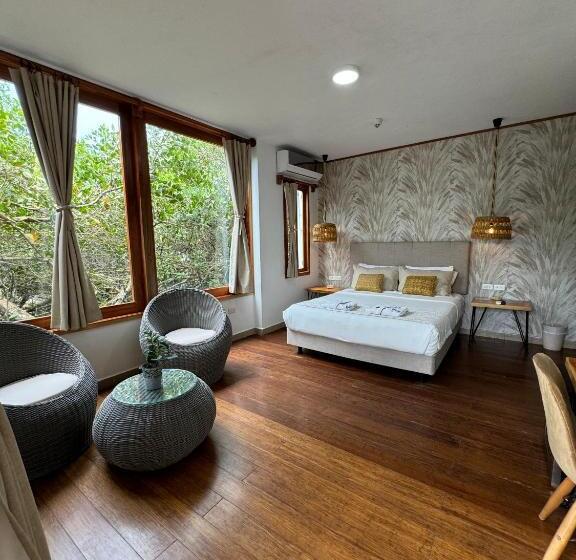 Полулюкс, Blu Galapagos Sustainable Waterfront Lodge