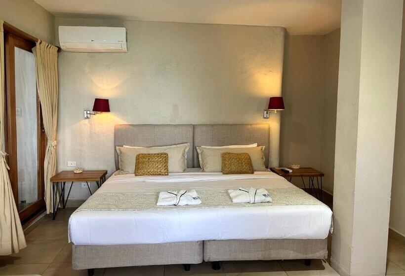 סוויטת ג'וניור, Blu Galapagos Sustainable Waterfront Lodge