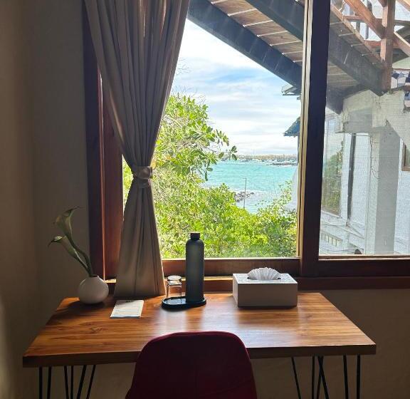 סוויטת ג'וניור, Blu Galapagos Sustainable Waterfront Lodge