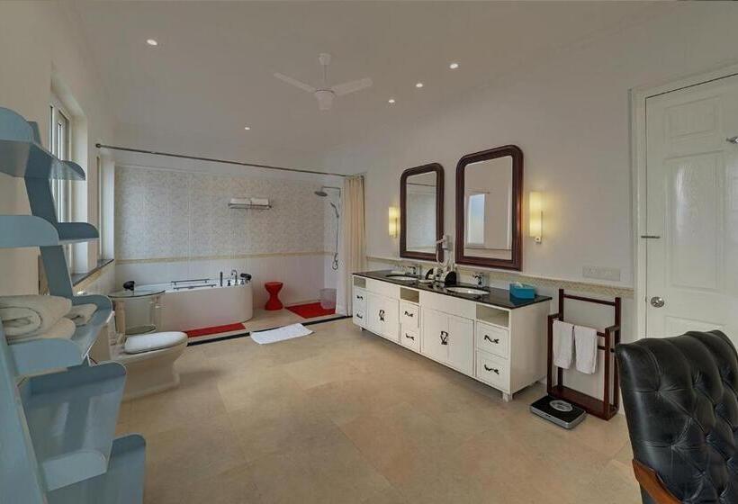 חדר אקזקיוטיב, Mayfair Palm Beach Resort