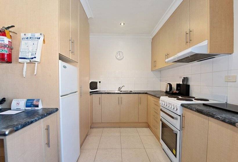 两卧行政公寓, Olde Tudor