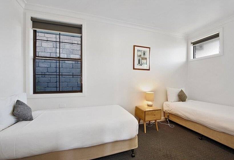 两卧行政公寓, Olde Tudor